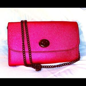 💯 AUTHENTIC NWOT! Coach Chain Metallic Cerise Crossgrain Leather Cross Body Bag